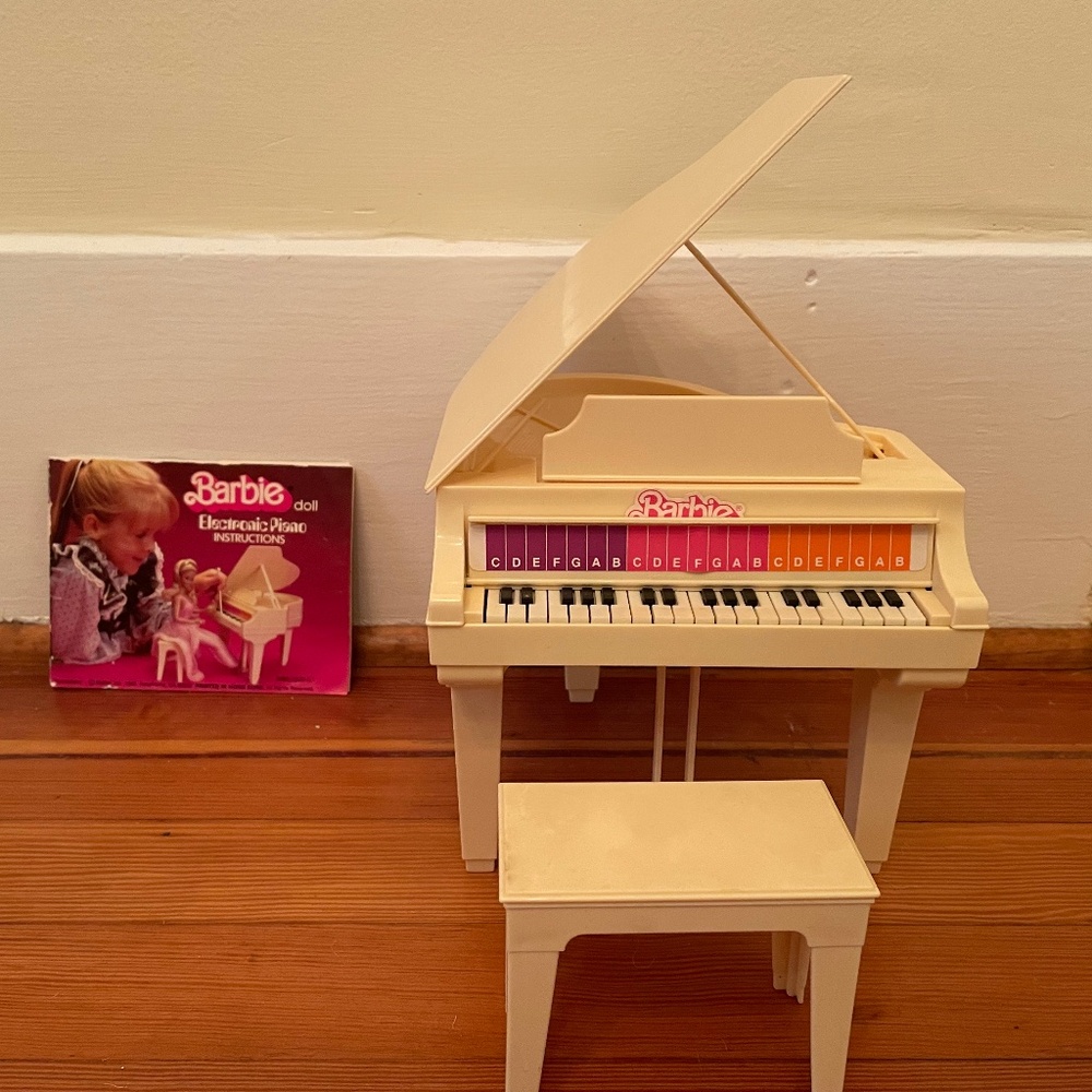 Vintage 1981 Barbie electric piano